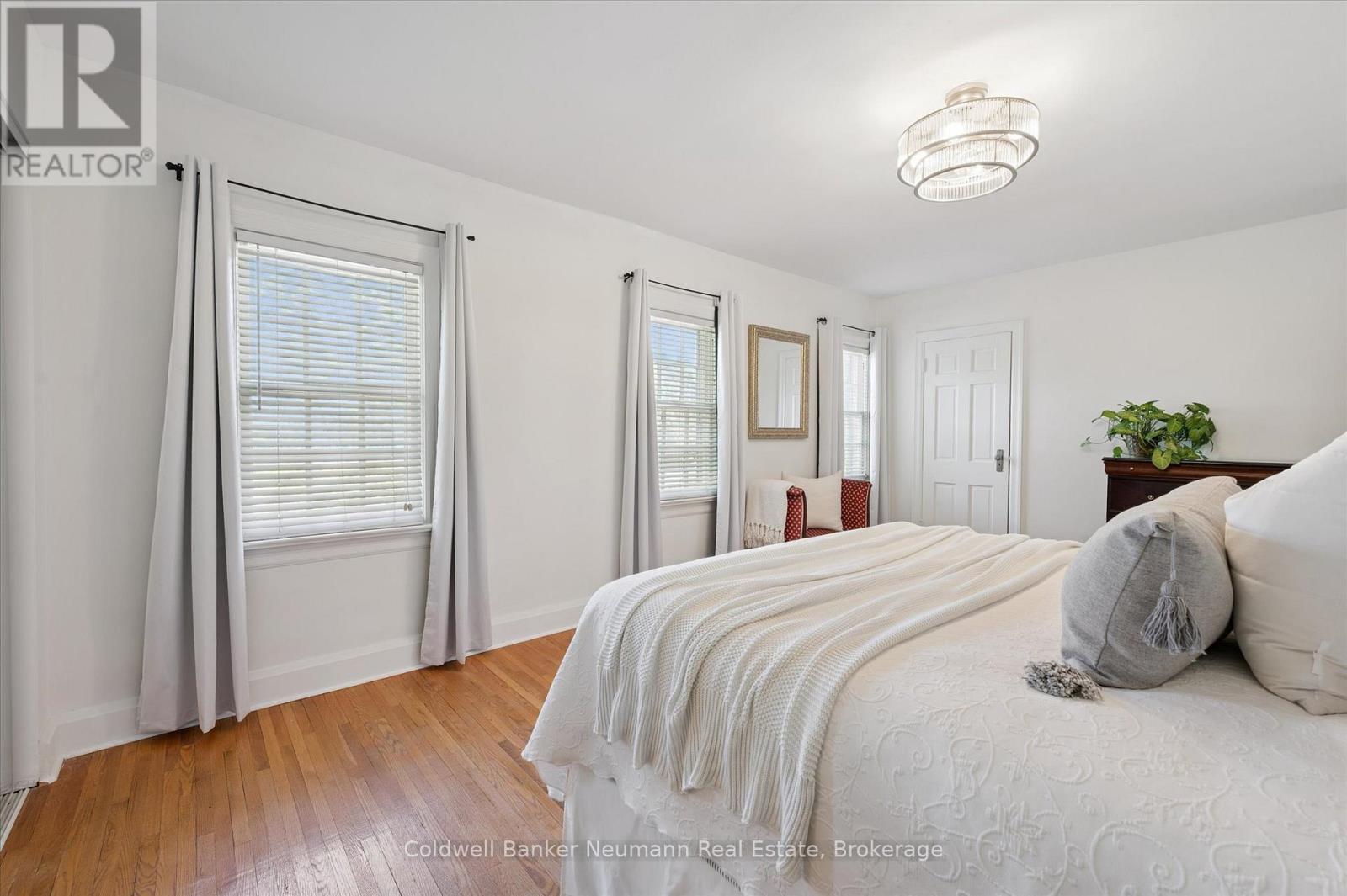 Photo 30 of 230 Dublin Street N, Guelph ON