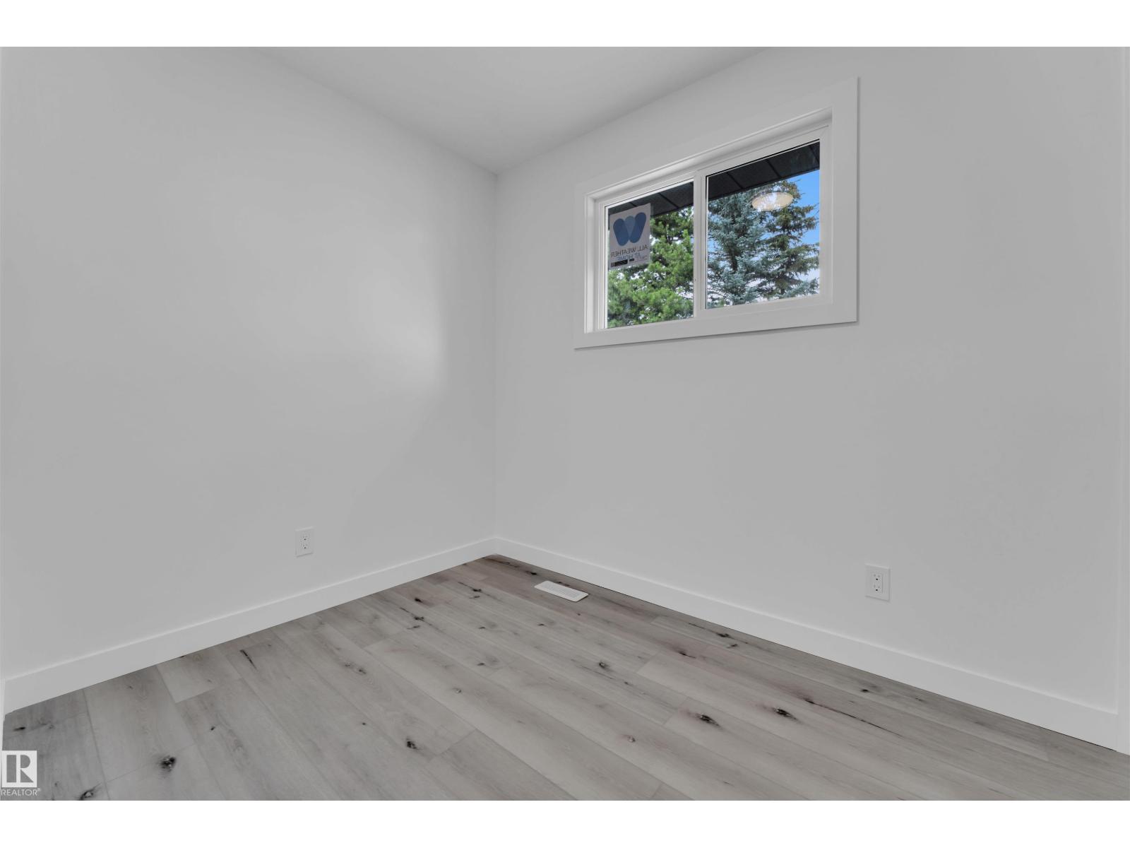 Photo 11 of 3816 17 B Av Nw Nw, Edmonton AB