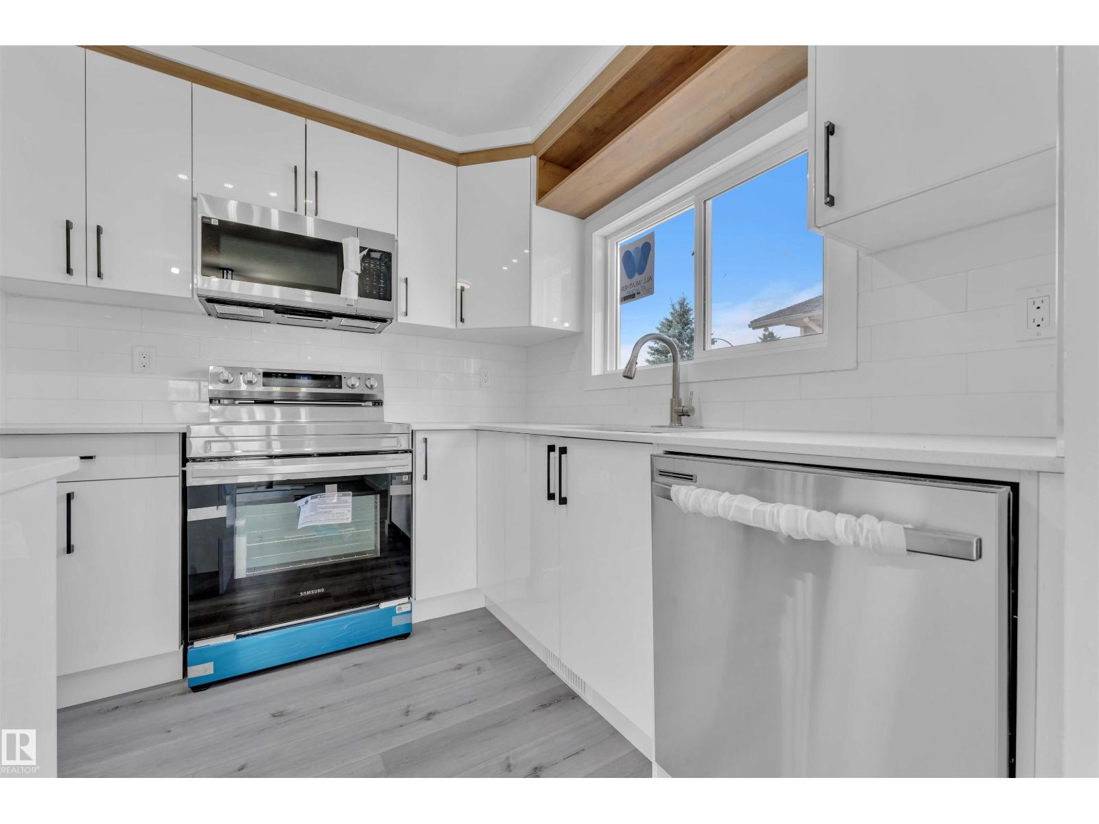 Photo 22 of 3816 17 B Av Nw Nw, Edmonton AB