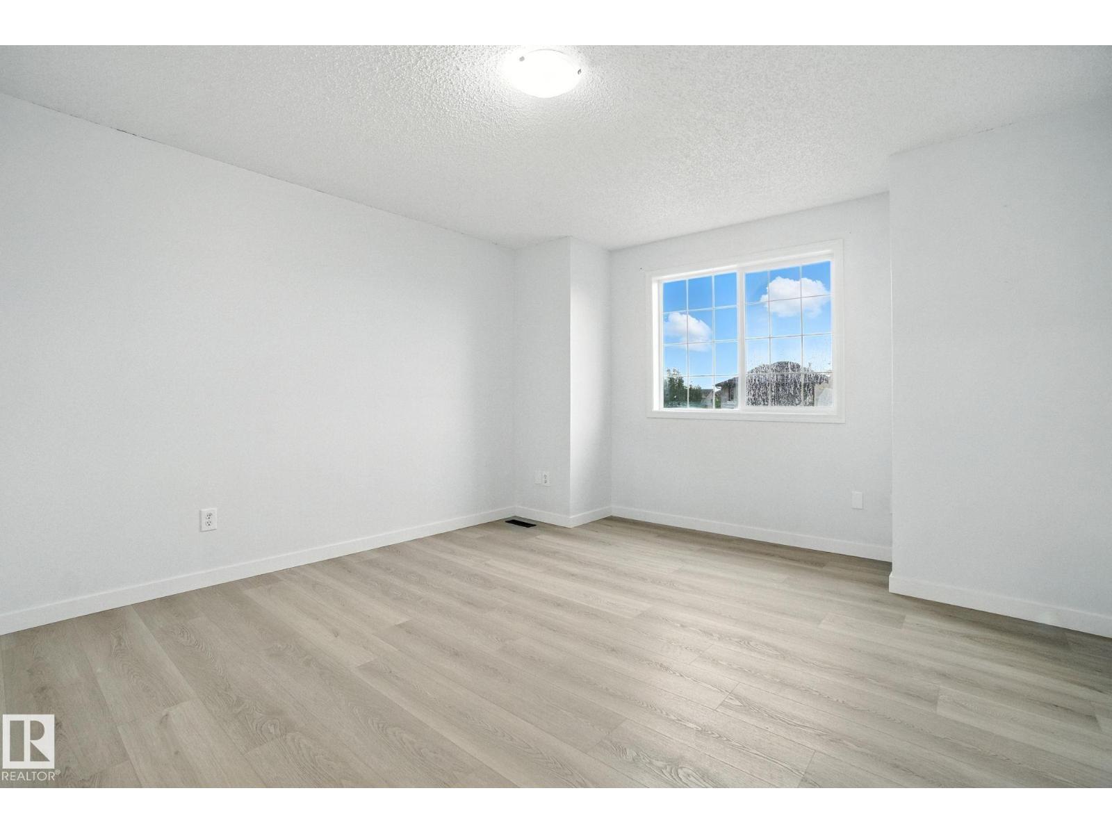 Photo 5 of 7931 7 Av Sw Sw, Edmonton AB
