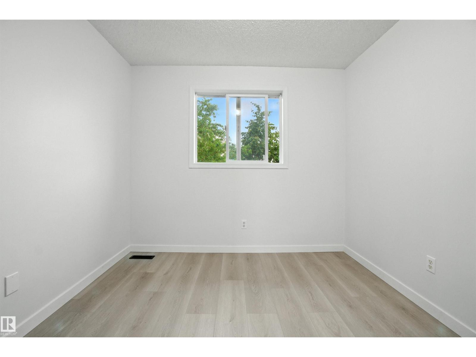 Photo 27 of 7931 7 Av Sw Sw, Edmonton AB