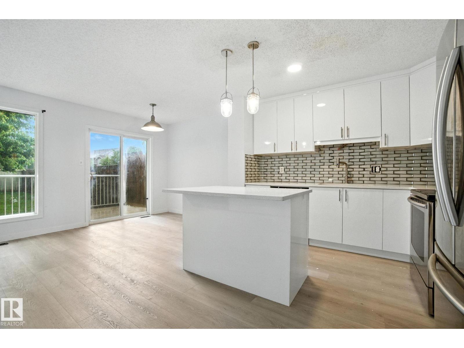 Photo 21 of 7931 7 Av Sw Sw, Edmonton AB