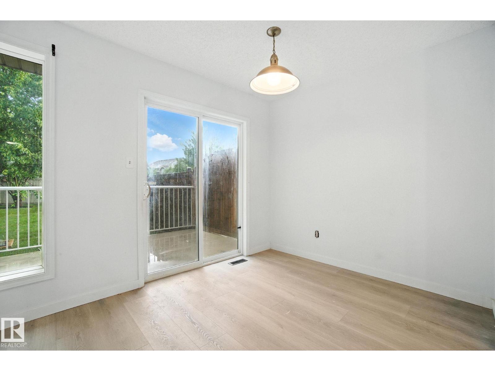 Photo 4 of 7931 7 Av Sw Sw, Edmonton AB