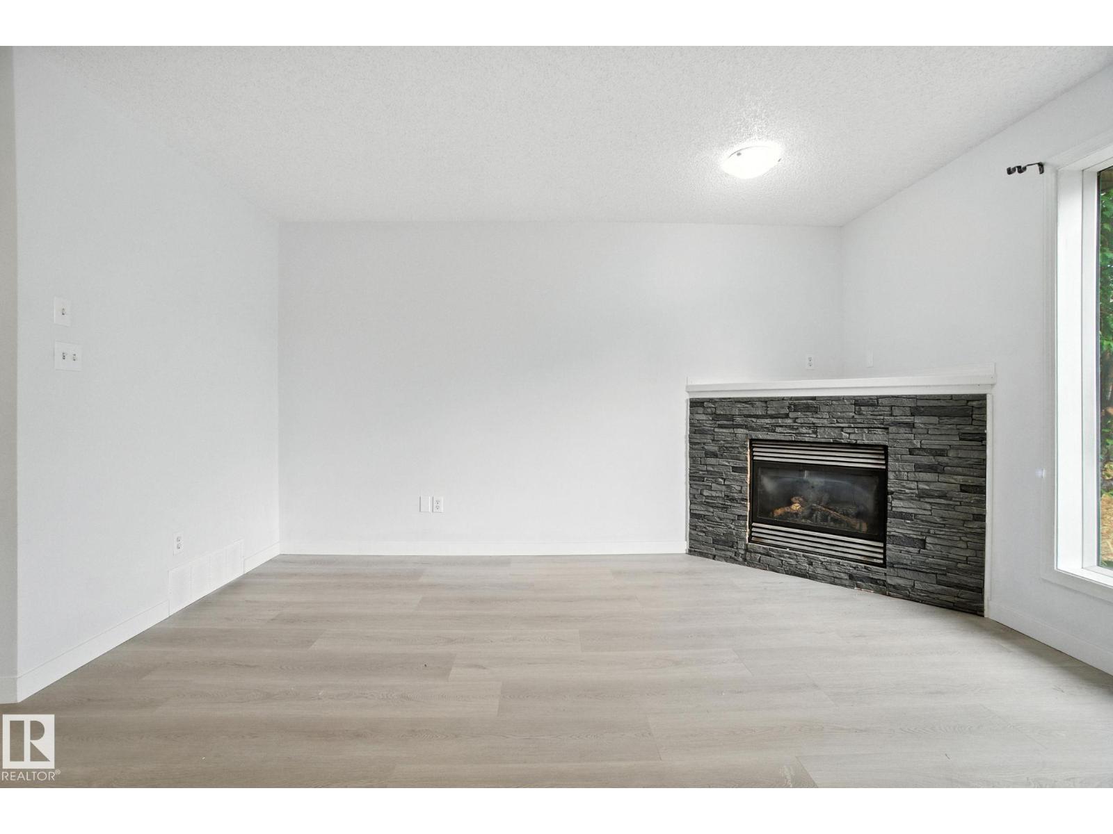 Photo 22 of 7931 7 Av Sw Sw, Edmonton AB