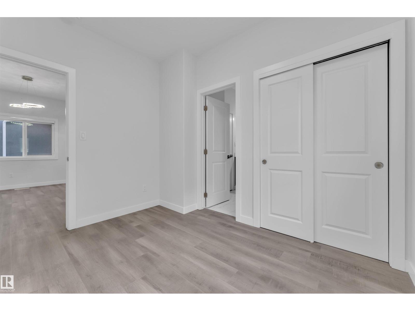 Photo 10 of 348 33 Av Nw, Edmonton AB