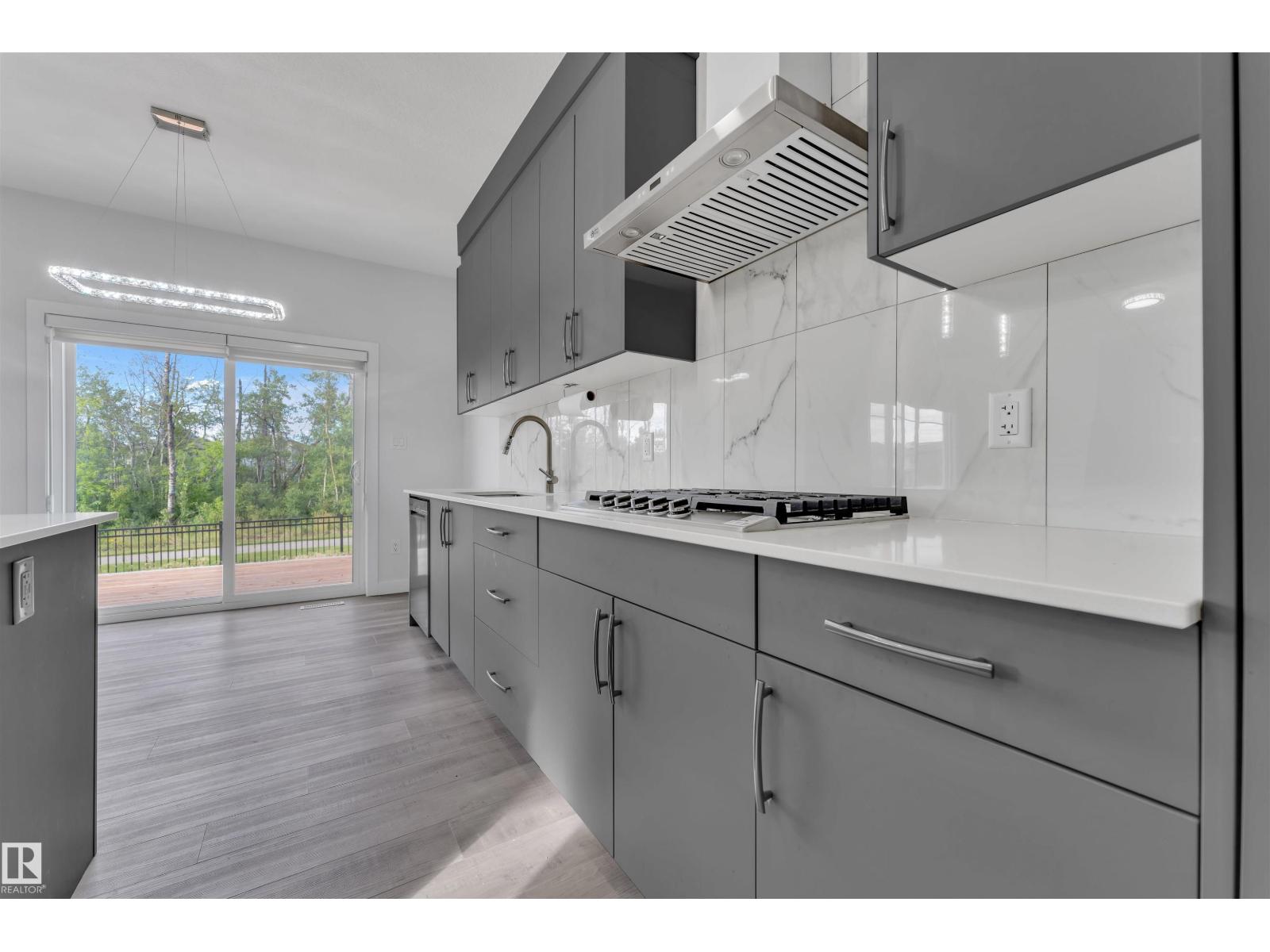 Photo 18 of 348 33 Av Nw, Edmonton AB