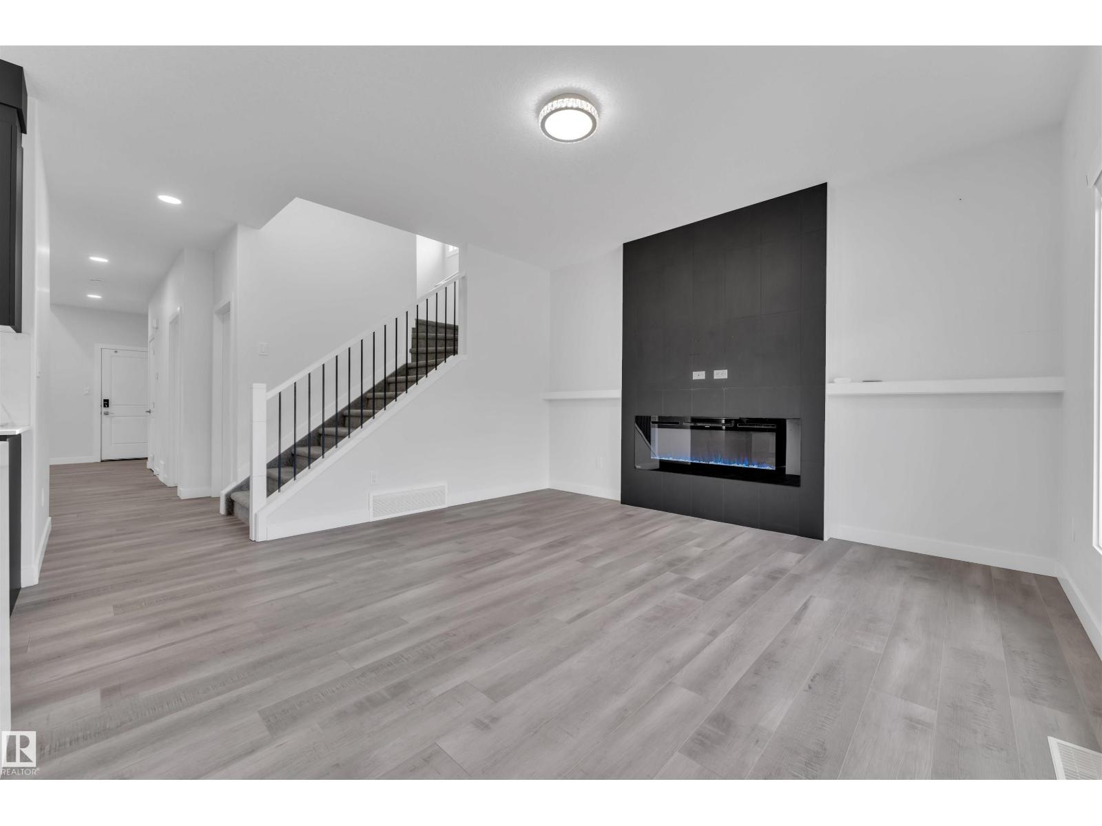 Photo 20 of 348 33 Av Nw, Edmonton AB