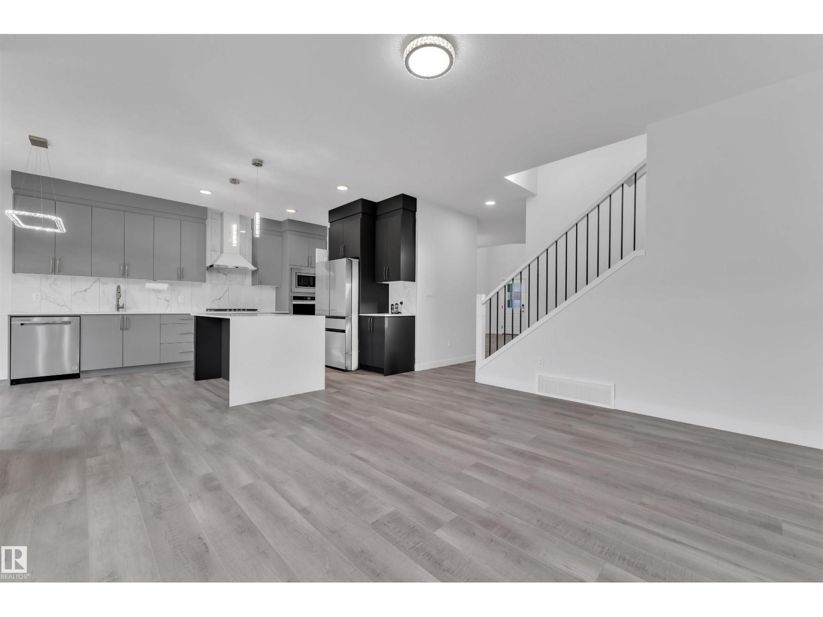 Photo 21 of 348 33 Av Nw, Edmonton AB