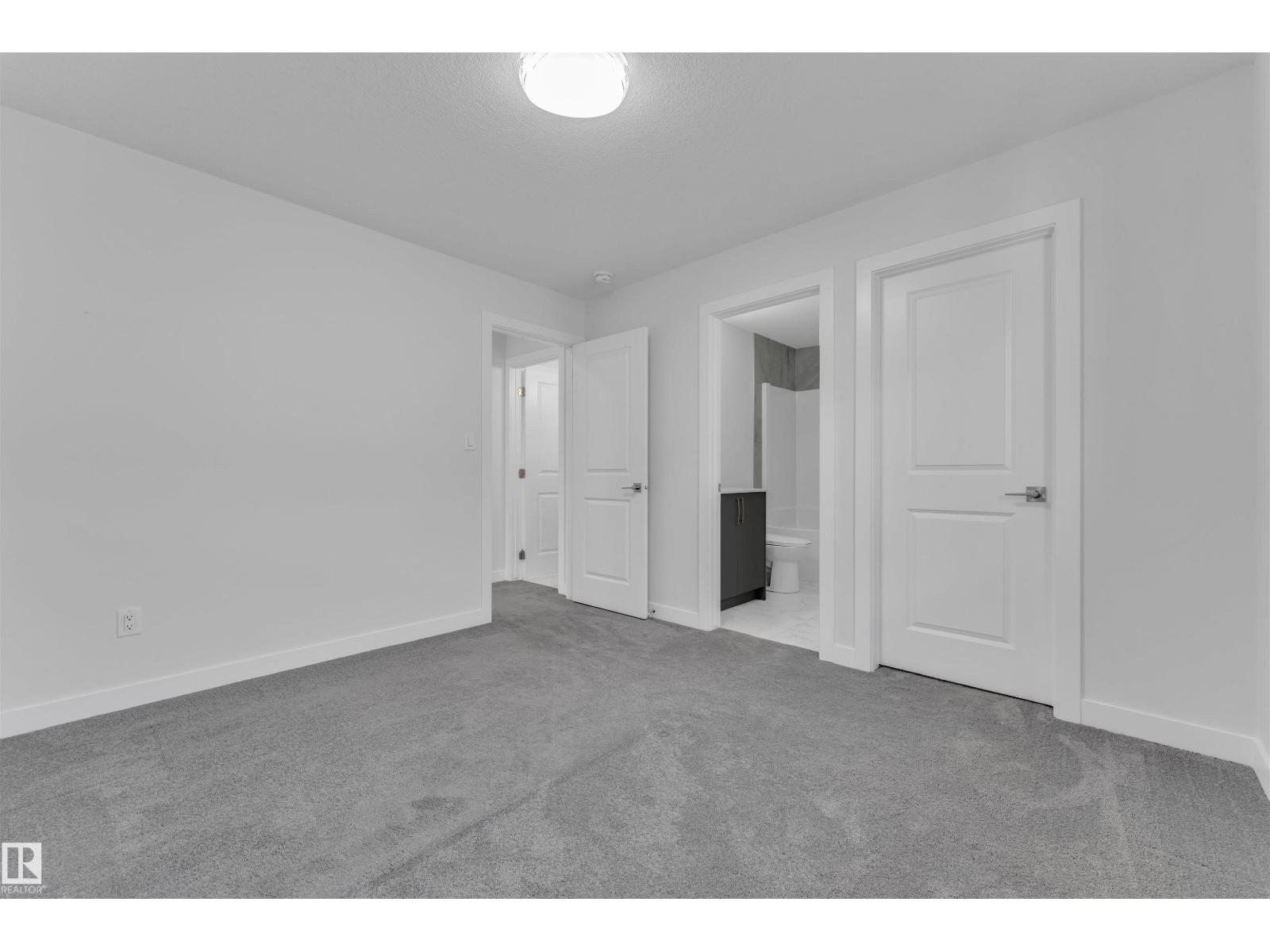Photo 32 of 348 33 Av Nw, Edmonton AB