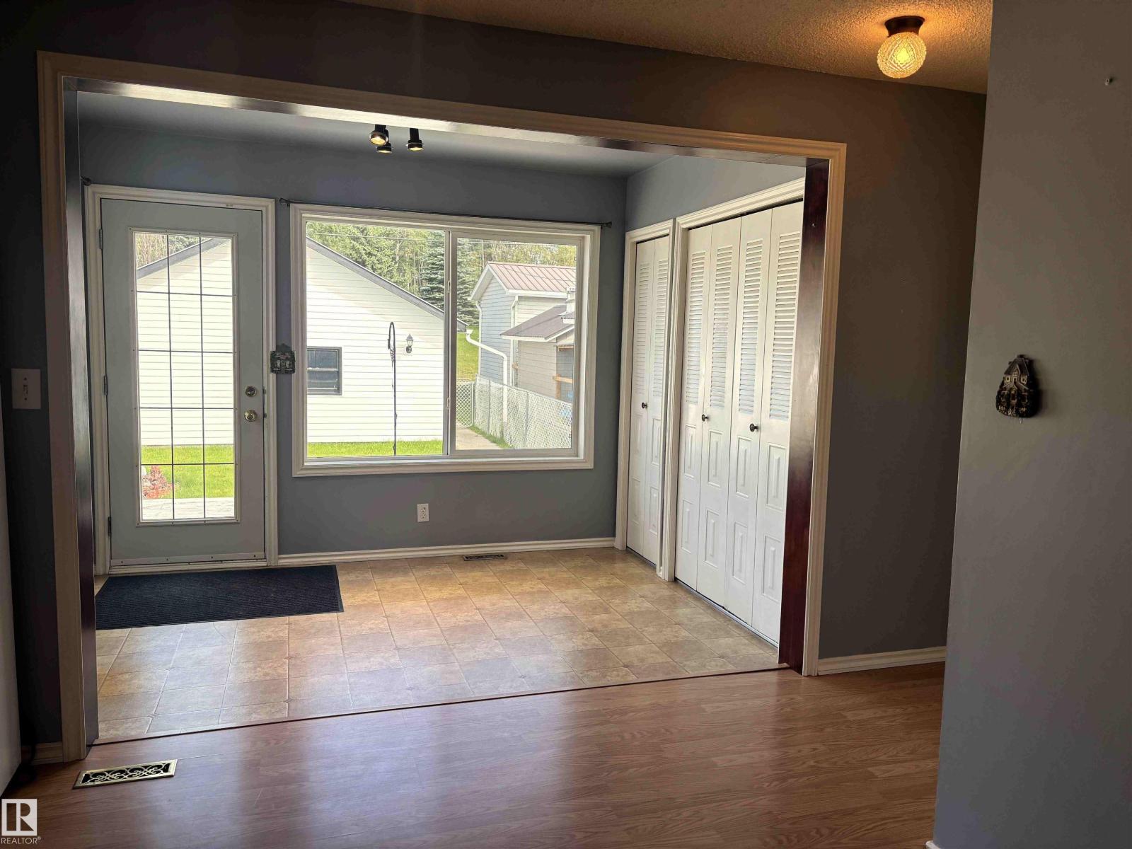 Photo 13 of 5008 53 Ave, Breton AB