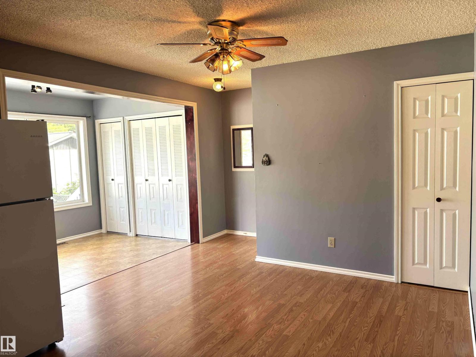 Photo 21 of 5008 53 Ave, Breton AB