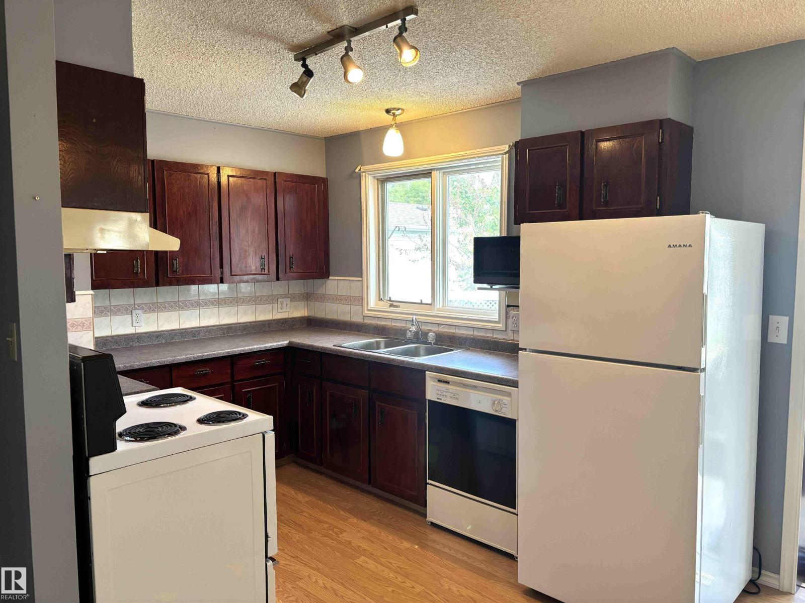 Photo 15 of 5008 53 Ave, Breton AB