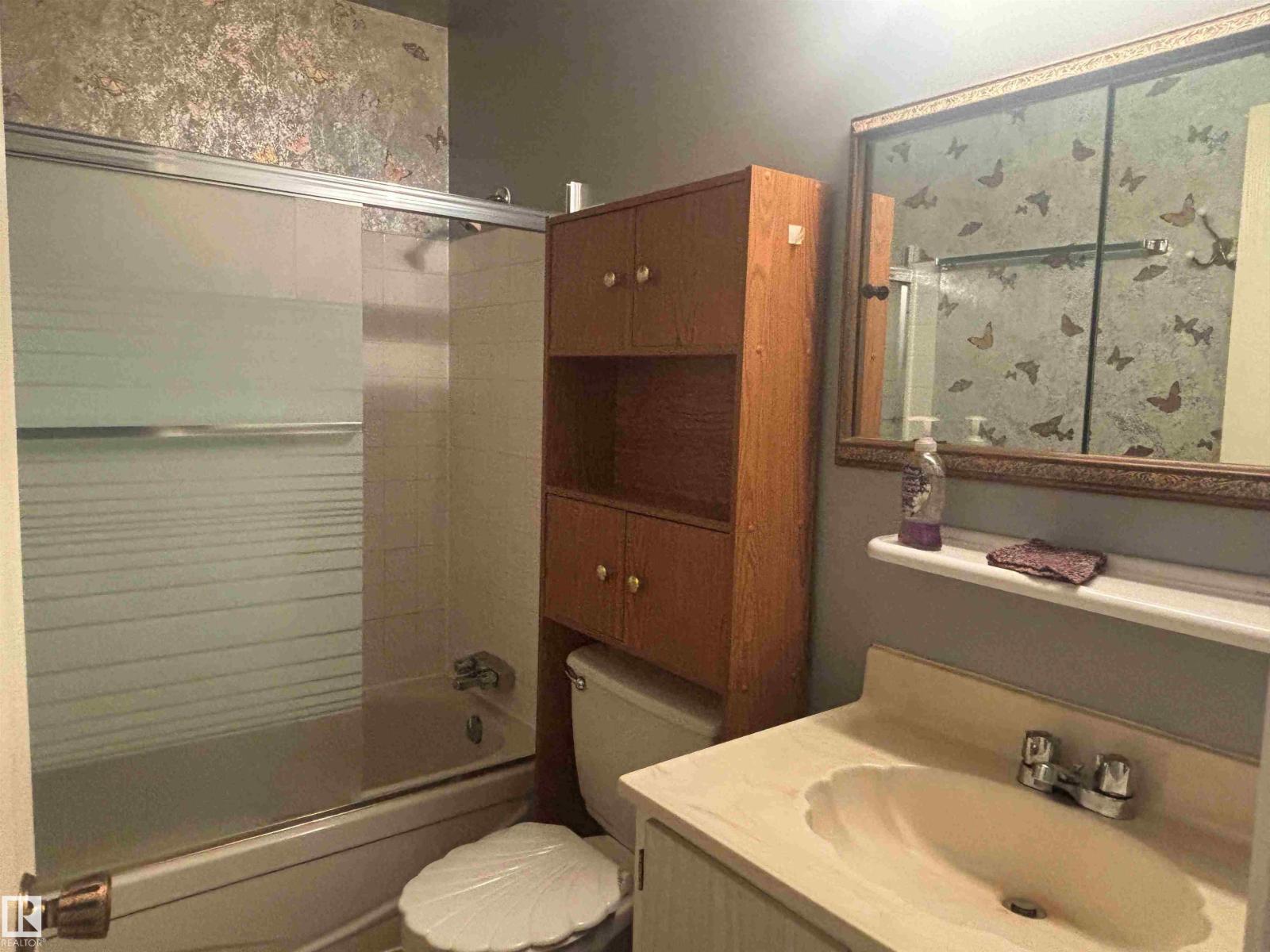 Photo 14 of 5008 53 Ave, Breton AB