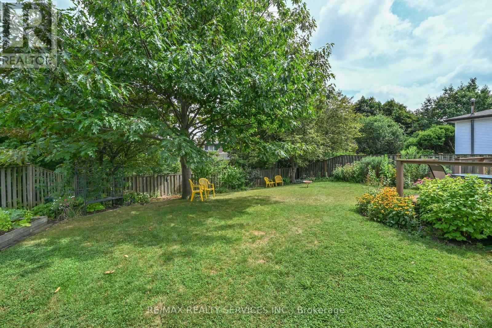 Photo 33 of 23 Governor Grove Crescent, Brampton ON