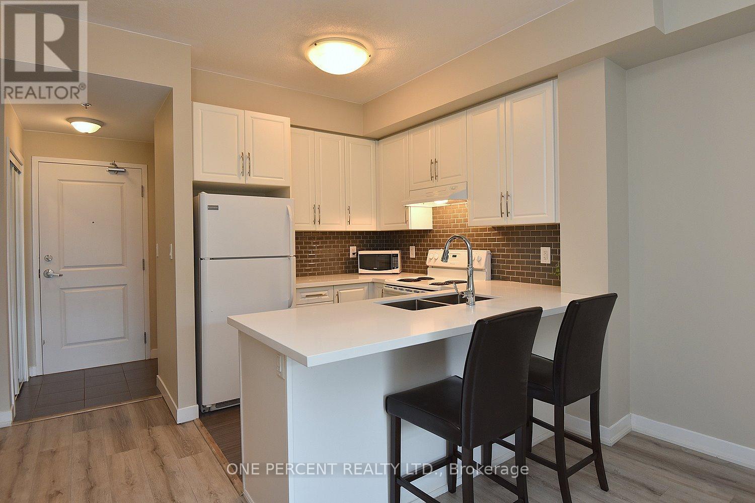Photo 8 of 231 5317 Upper Middle Road, Burlington ON
