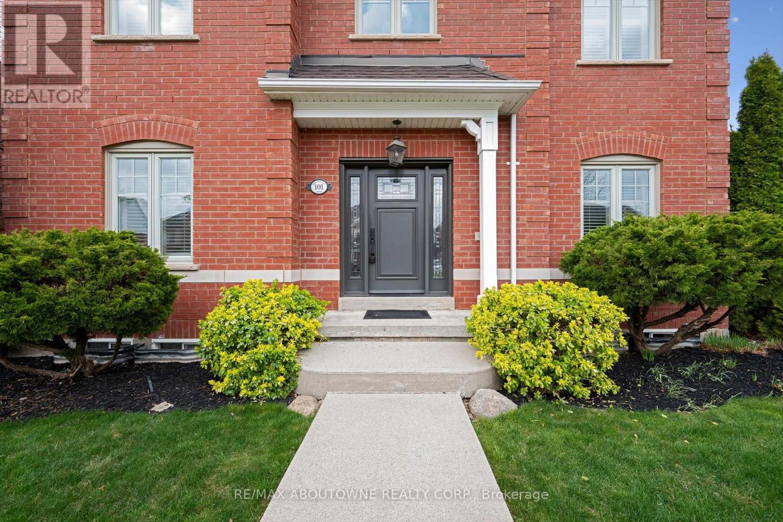 Photo 8 of 101 Westchester Road, Oakville ON