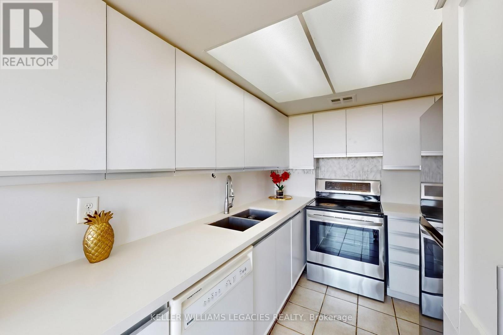 Photo 2 of 1603 10 Markbrook Lane, Toronto ON