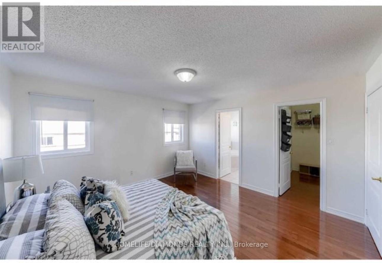 Photo 10 of 35 Fishing Crescent, Brampton ON