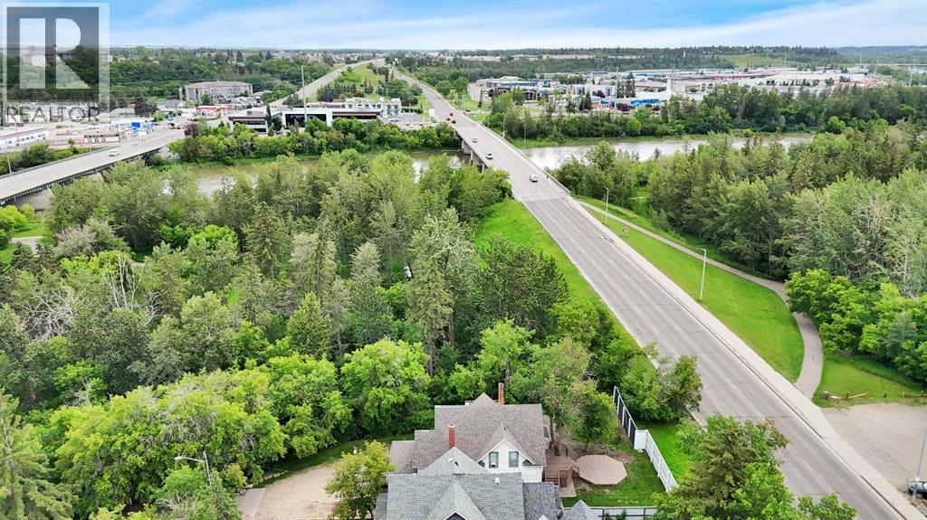 Photo 4 of 5527 49 A Avenue, Red Deer AB