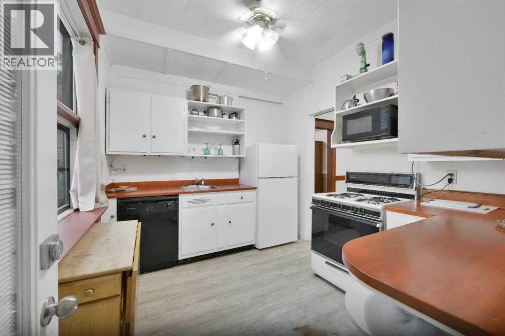 Photo 13 of 5527 49 A Avenue, Red Deer AB