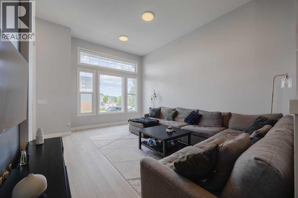 Photo 7 of 190 Magnolia Square Se, Calgary AB