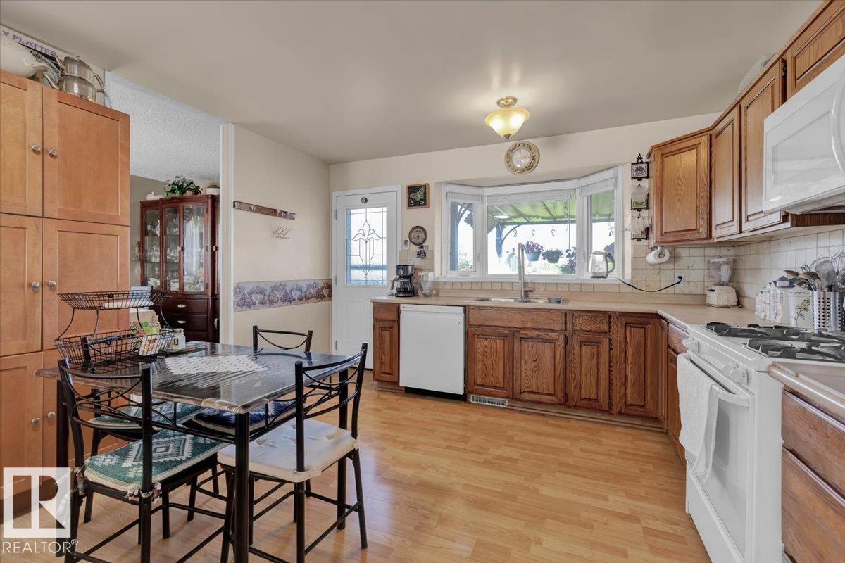 Photo 12 of 18516 96 Av Nw, Edmonton AB