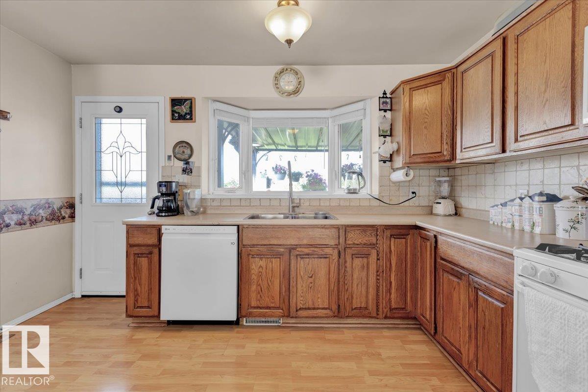 Photo 13 of 18516 96 Av Nw, Edmonton AB