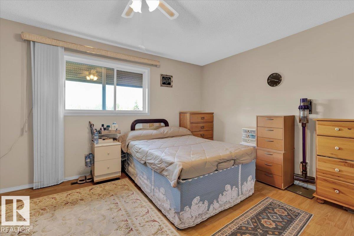 Photo 15 of 18516 96 Av Nw, Edmonton AB