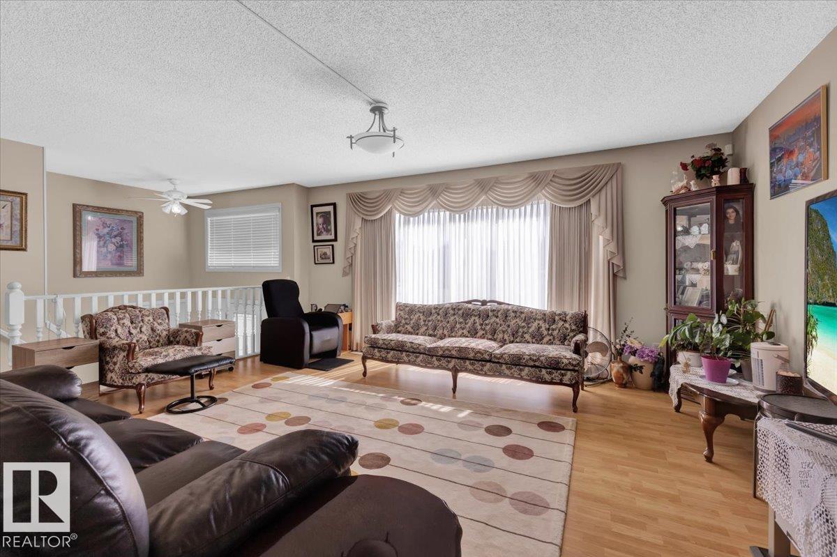 Photo 9 of 18516 96 Av Nw, Edmonton AB