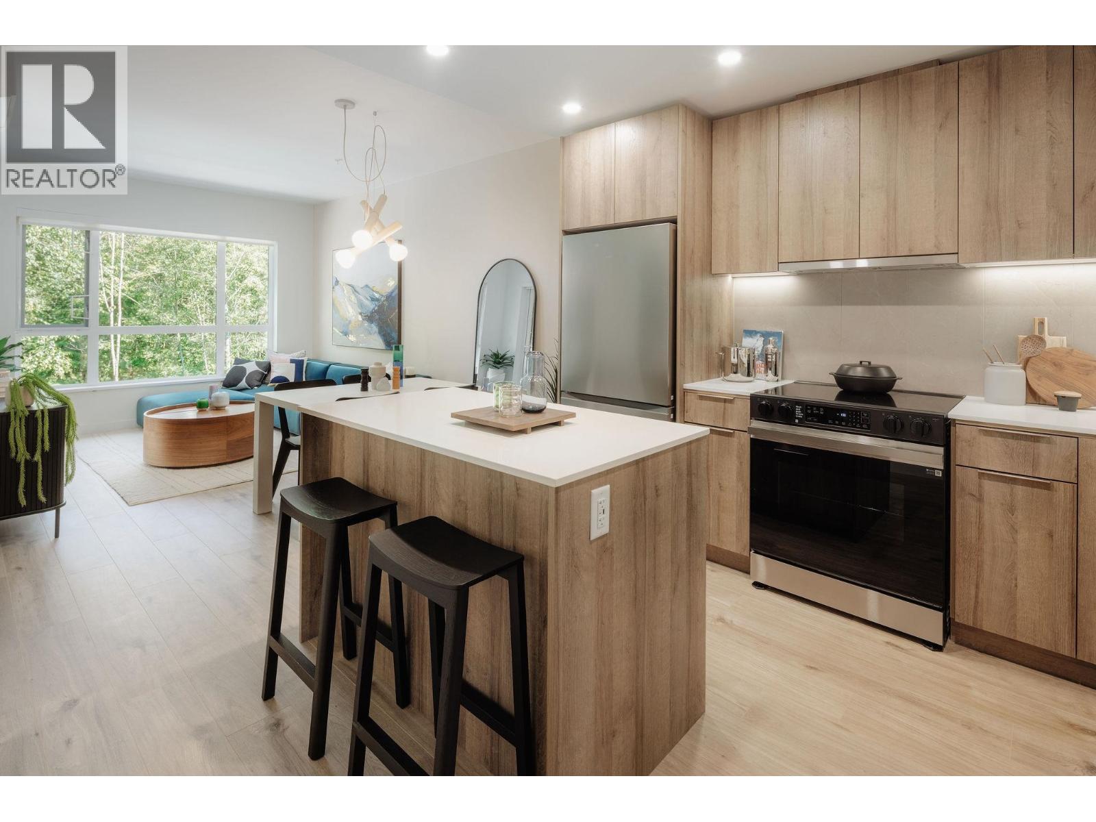 Photo 3 of 609 3594 Malsum Drive, North Vancouver BC