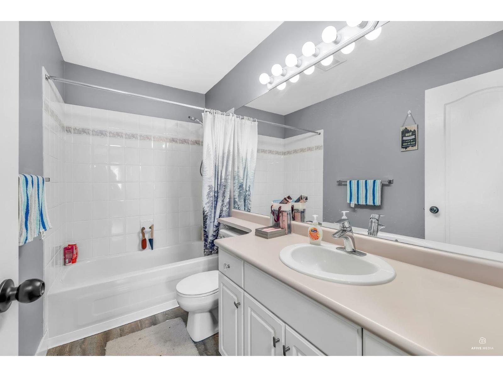 Photo 2 of 401 33708 King Road, Abbotsford BC