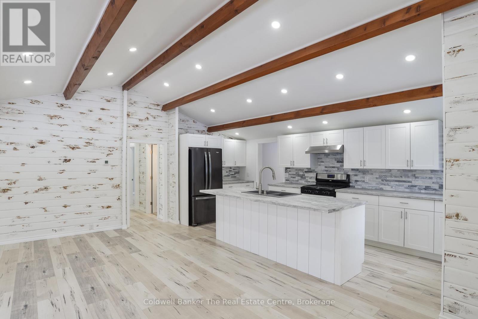 Photo 21 of 460 Wellington Street, Gravenhurst ON
