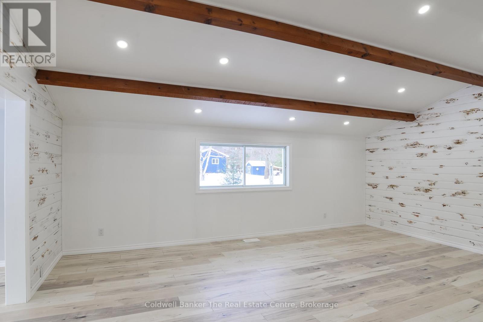 Photo 23 of 460 Wellington Street, Gravenhurst ON