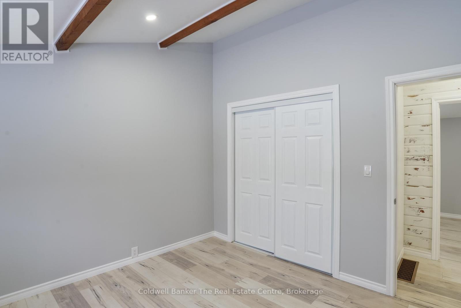 Photo 9 of 460 Wellington Street, Gravenhurst ON