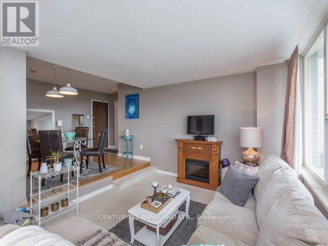 Photo 5 of 503 10 Parkway Forest Drive, Toronto ON