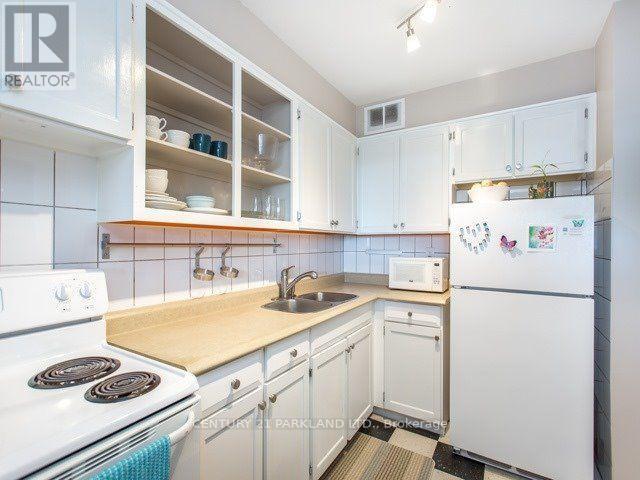 Photo 9 of 503 10 Parkway Forest Drive, Toronto ON