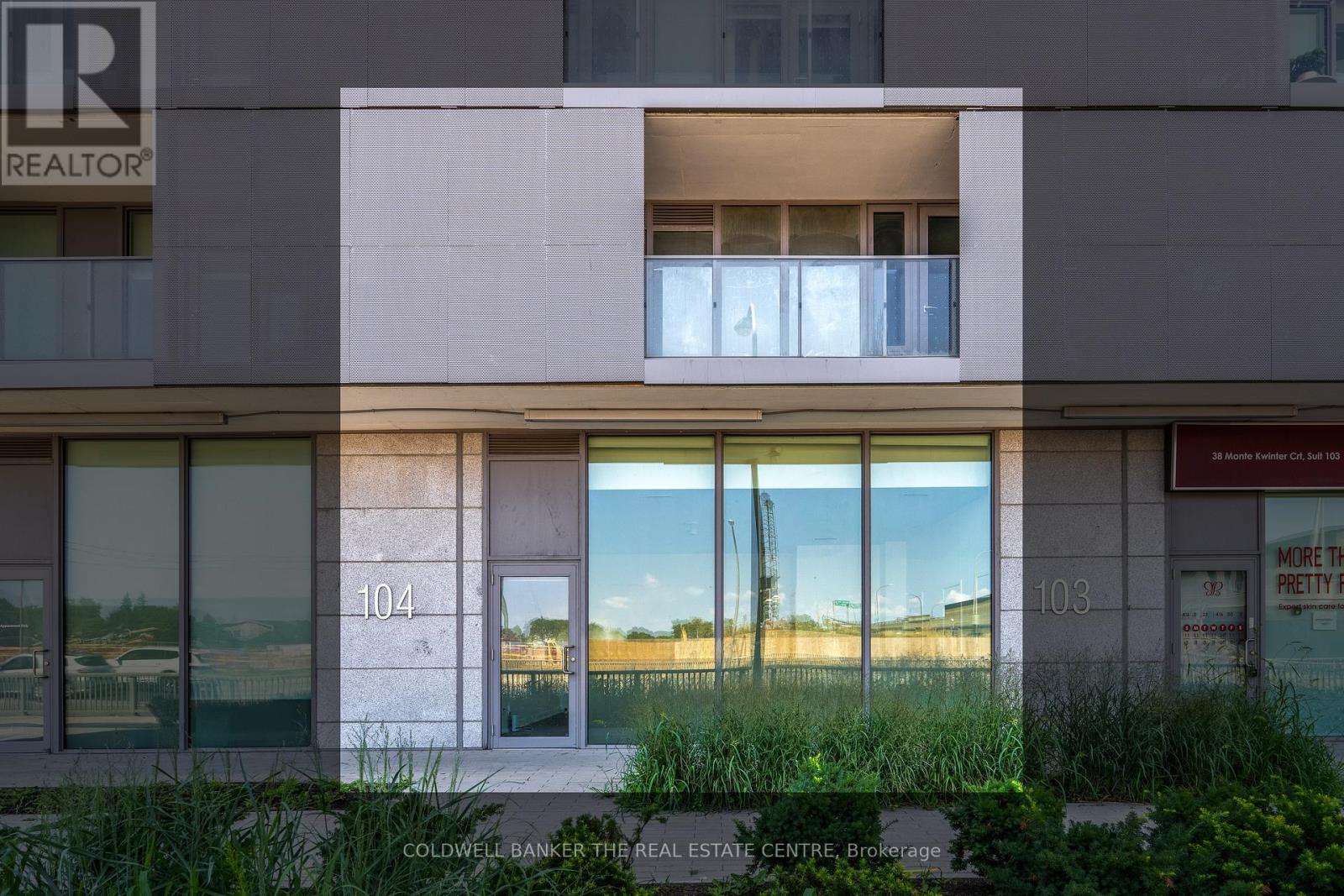 Photo 11 of 104 38 Monte Kwinter Court, Toronto ON