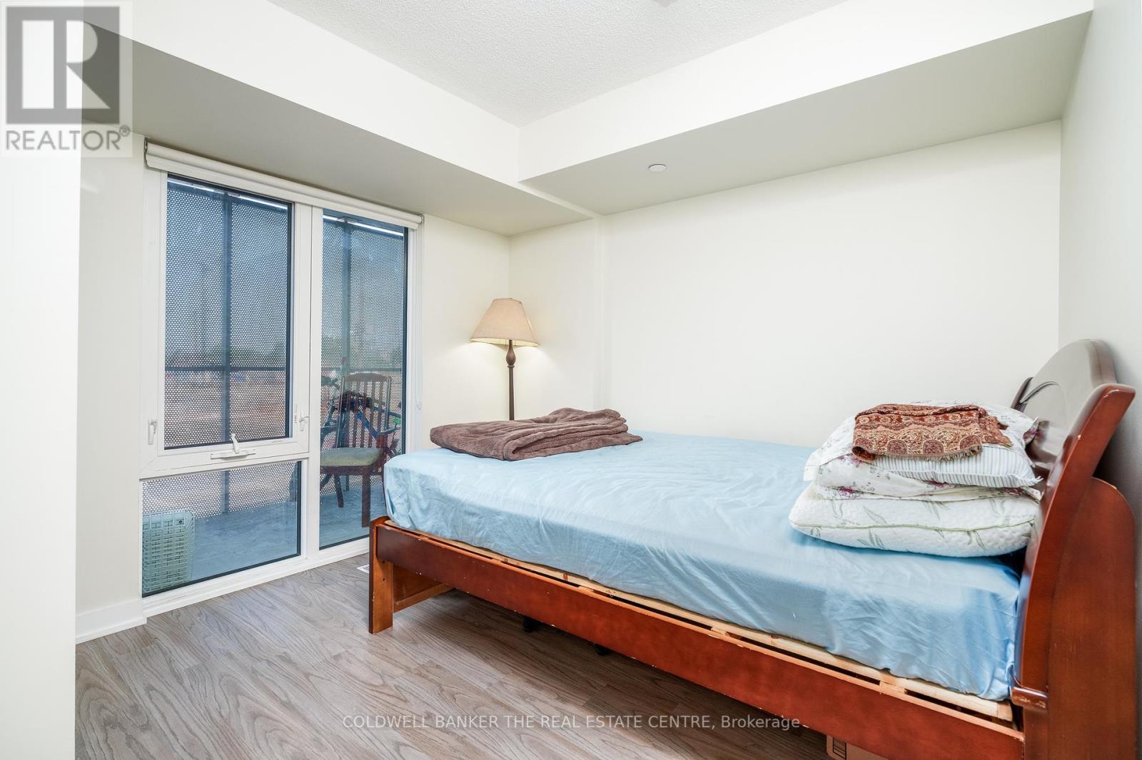 Photo 4 of 104 38 Monte Kwinter Court, Toronto ON
