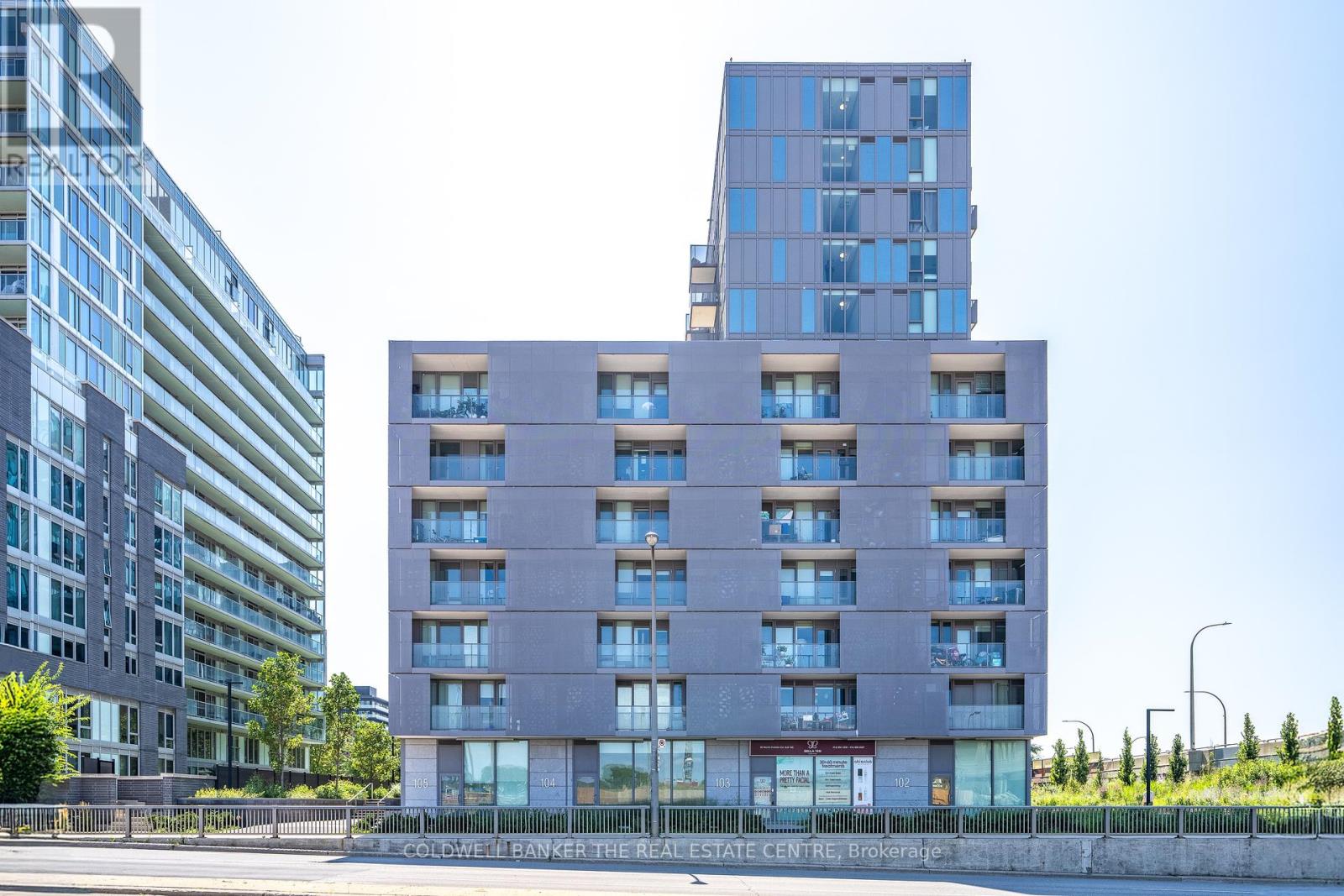 Photo 6 of 104 38 Monte Kwinter Court, Toronto ON