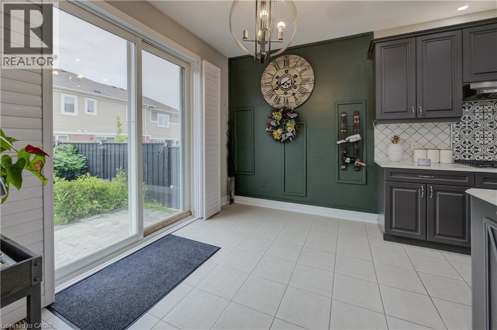 Photo 10 of 39 Wannamaker Crescent, Cambridge ON