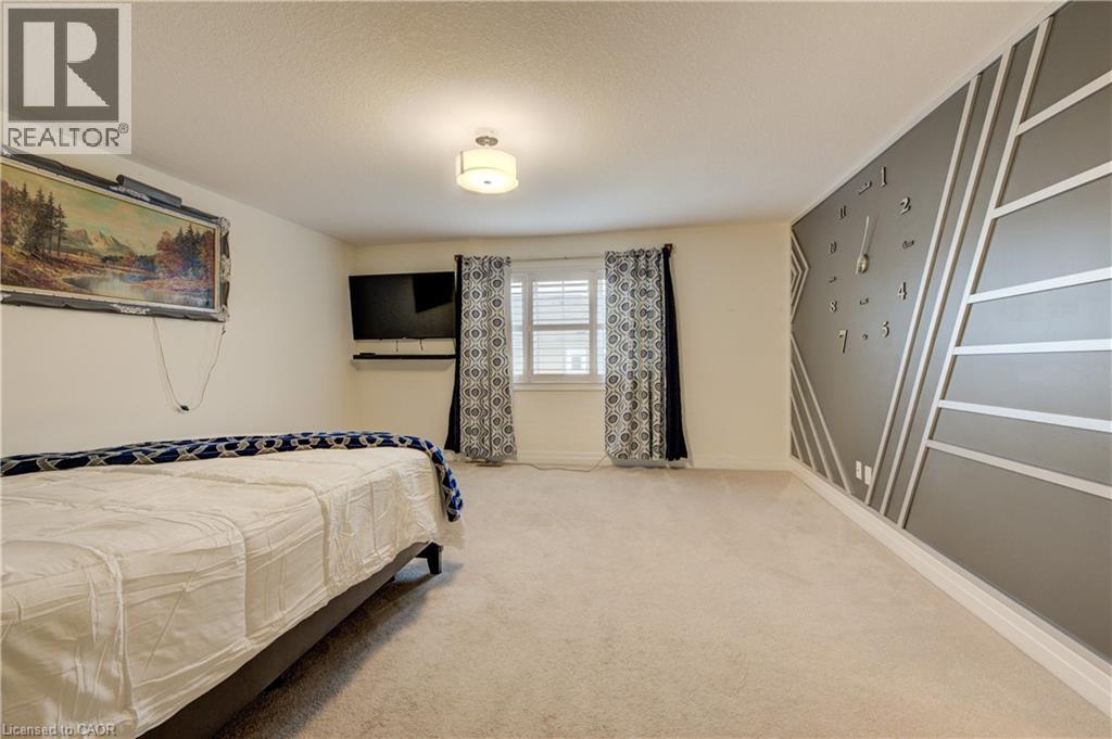 Photo 17 of 39 Wannamaker Crescent, Cambridge ON