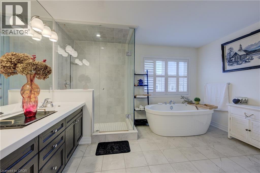 Photo 18 of 39 Wannamaker Crescent, Cambridge ON