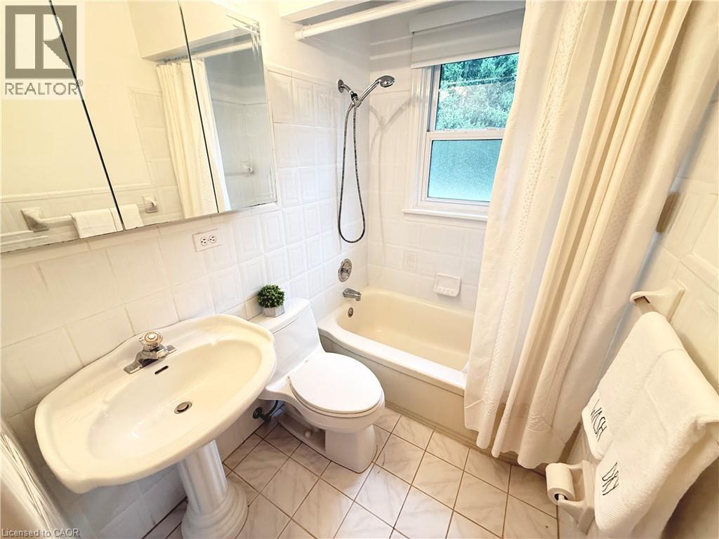 Photo 4 of 343 Hixon Road, Hamilton ON