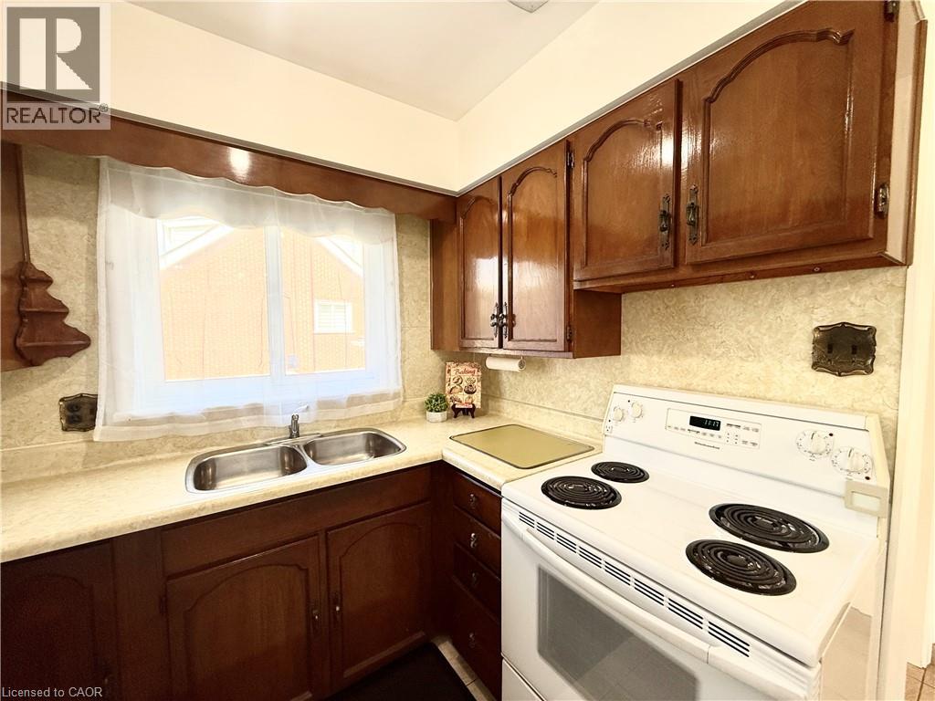 Photo 2 of 343 Hixon Road, Hamilton ON