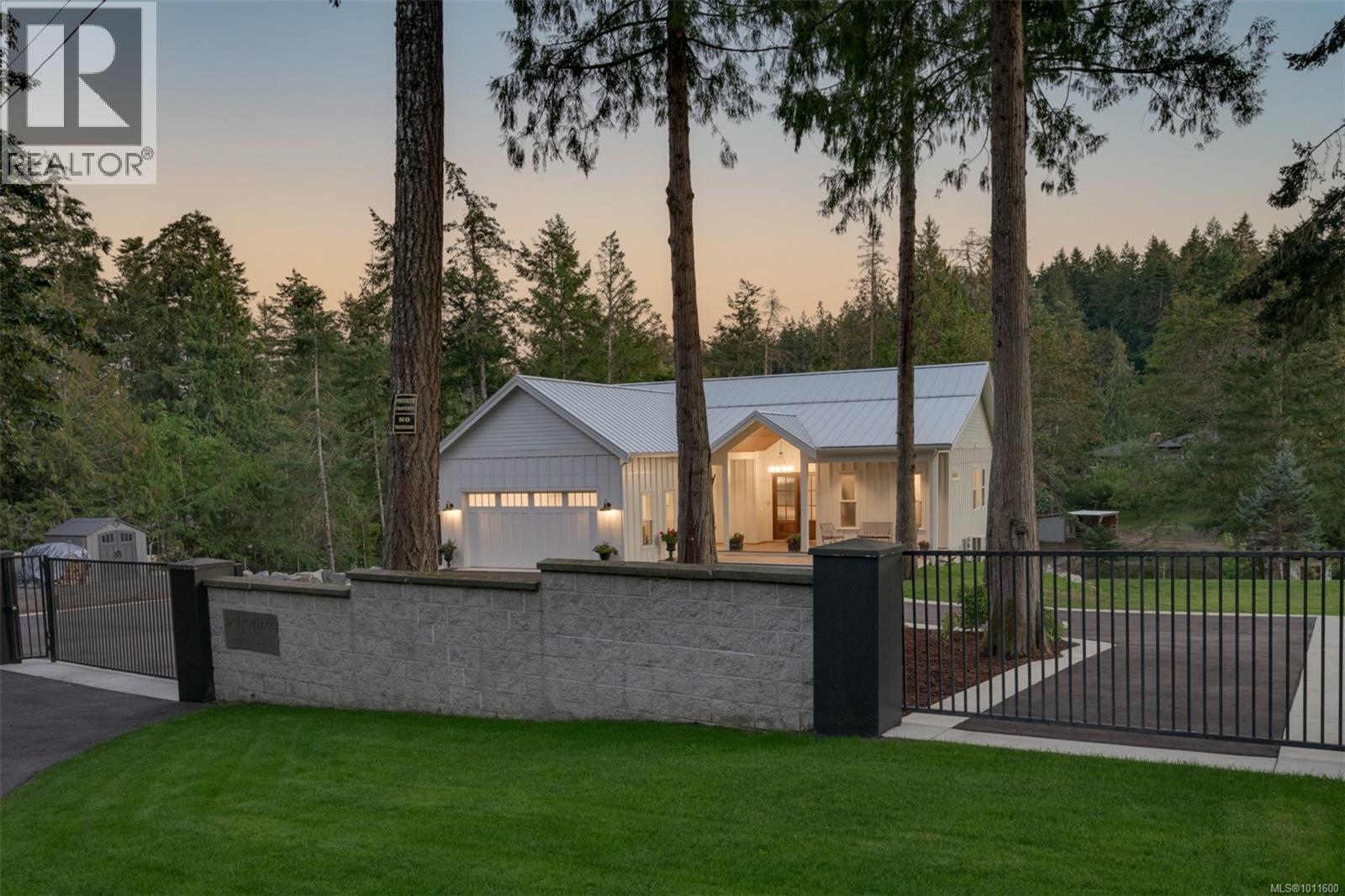 Photo 1 of 471 Green Mountain Rd, Saanich BC