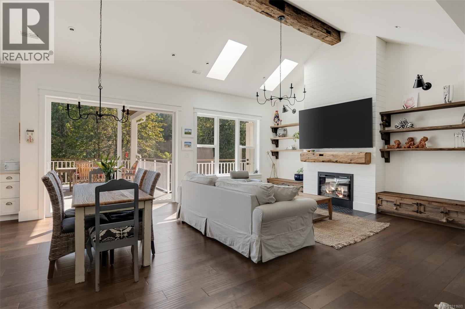 Photo 5 of 471 Green Mountain Rd, Saanich BC