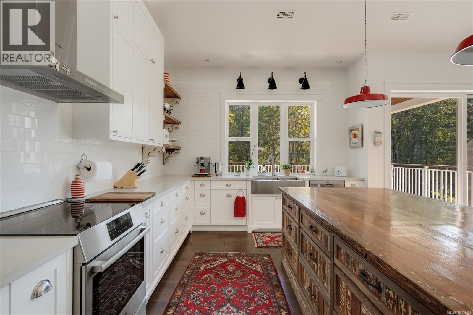 Photo 16 of 471 Green Mountain Rd, Saanich BC