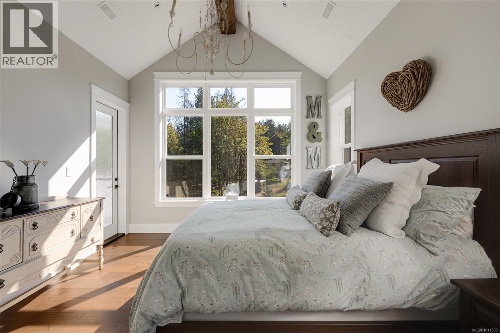 Photo 8 of 471 Green Mountain Rd, Saanich BC