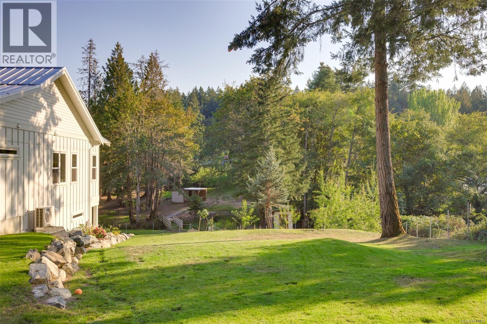 Photo 3 of 471 Green Mountain Rd, Saanich BC