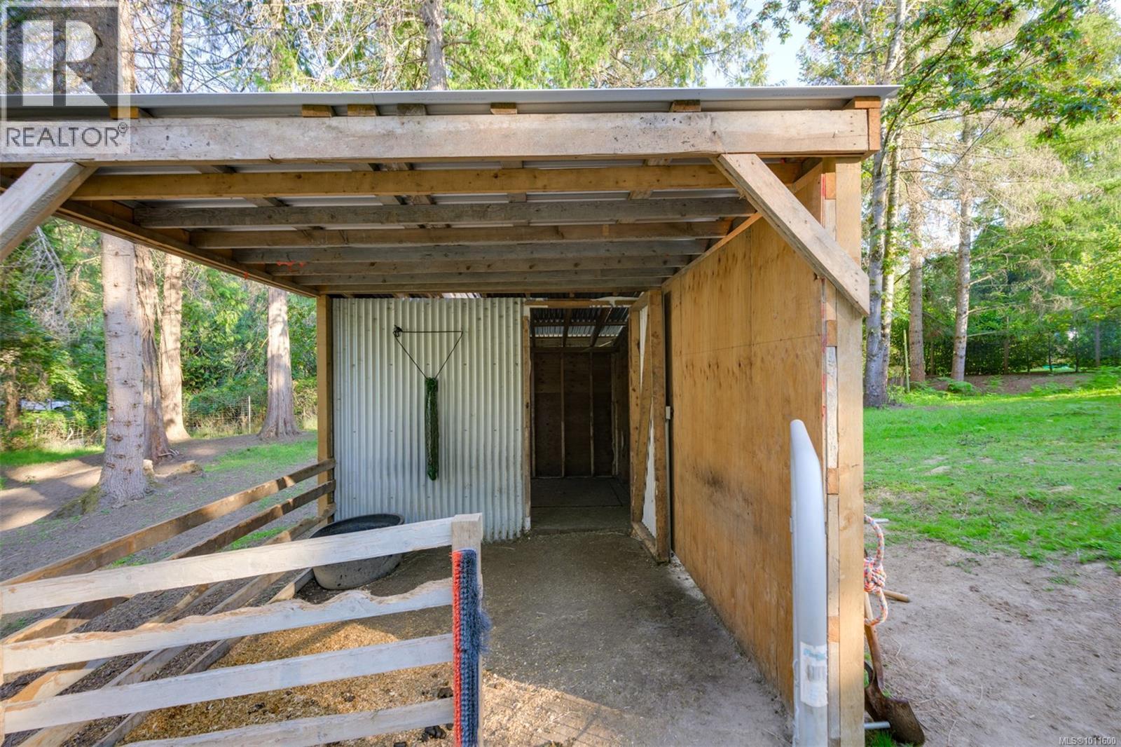 Photo 10 of 471 Green Mountain Rd, Saanich BC
